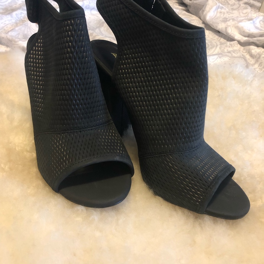 Aldo size 9 black open toe boot with chunky heel